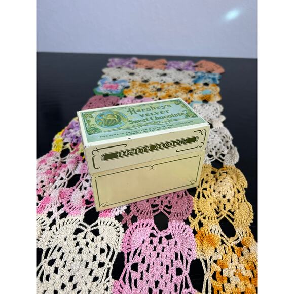Vtg metal Hershey Chocolate Recipe Storage Box- Hersheys - pale yellow green - Picture 4 of 11